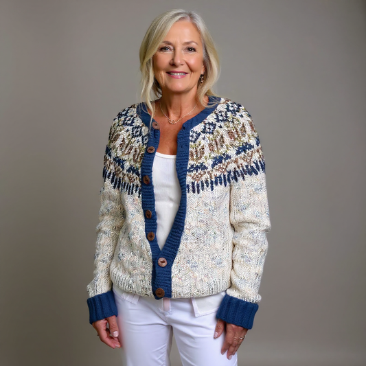 Käthe | Cremefarbene Strickjacke mit traditionellem Passenmuster