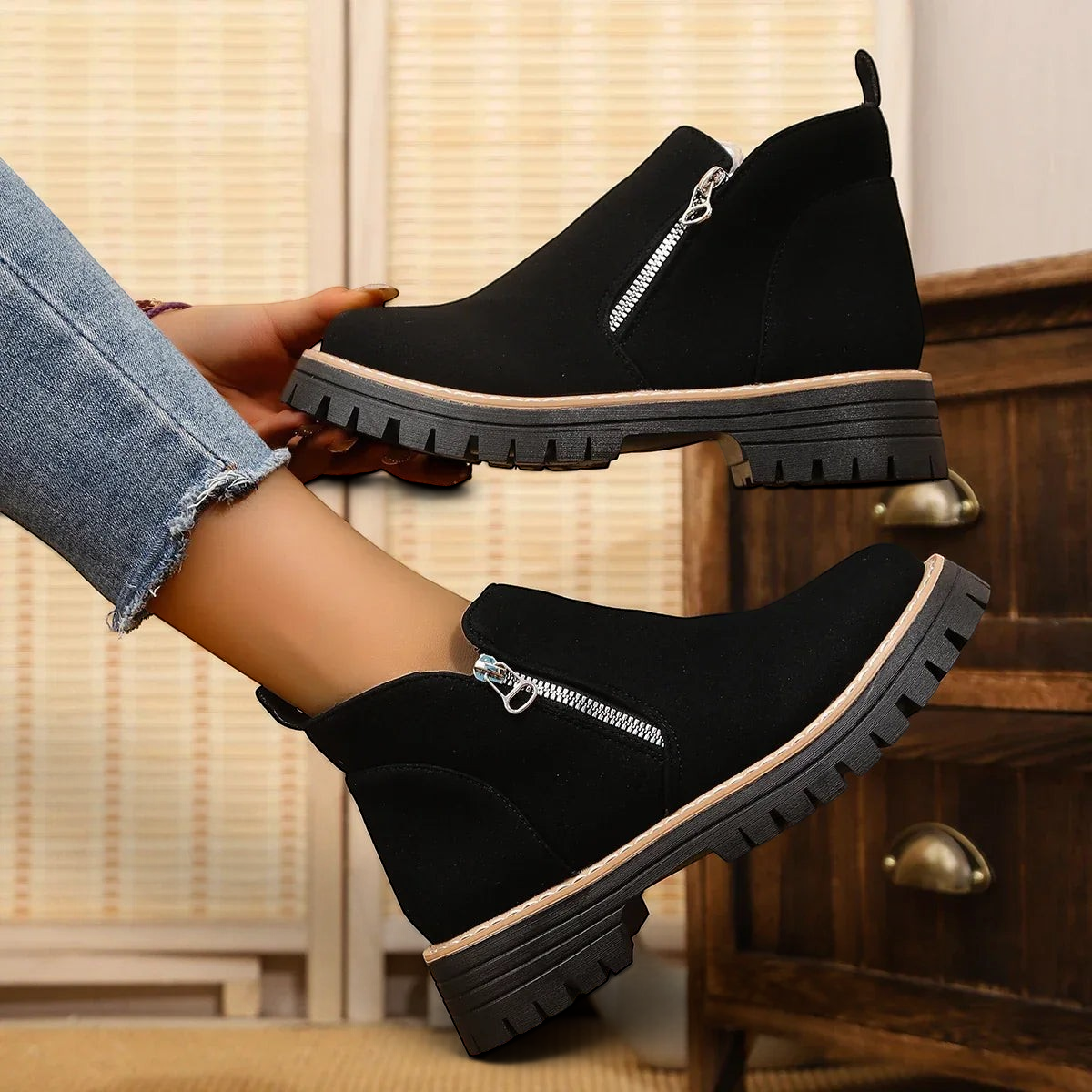 Frida | Schwarzer Stiefeletten-Sneaker mit Profilsohle