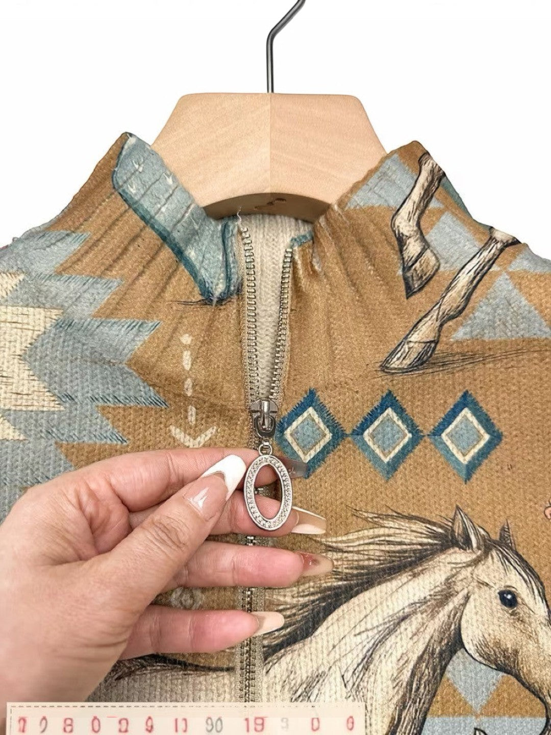 Brigitte | Strickjacke mit Pferde- und Kakteenmotiv