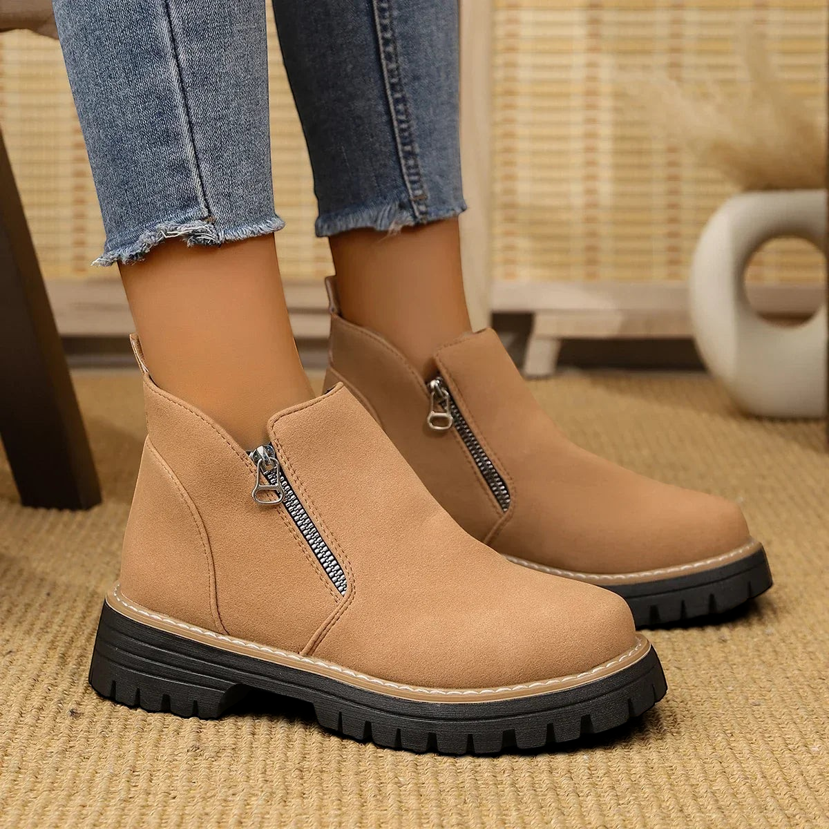 Frida | Schwarzer Stiefeletten-Sneaker mit Profilsohle