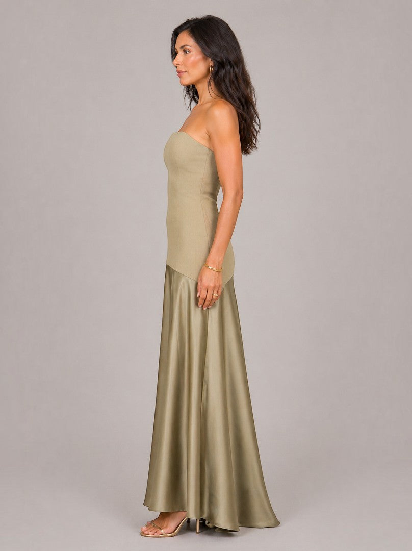 Larissa | Maxikleid in Champagner mit Satinglanz