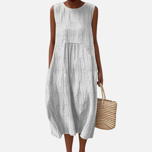 Marika | Ärmelloses Sommerkleid in Weiß mit Struktur