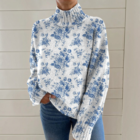 Sarah | Weiß-blauer Rollkragenpullover mit Blumenmuster
